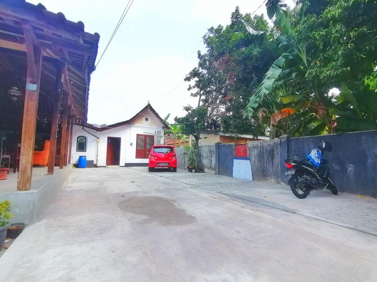 Reddoorz Syariah @ Ndalem Kembang Sore Yogyakarta Ngoại thất bức ảnh