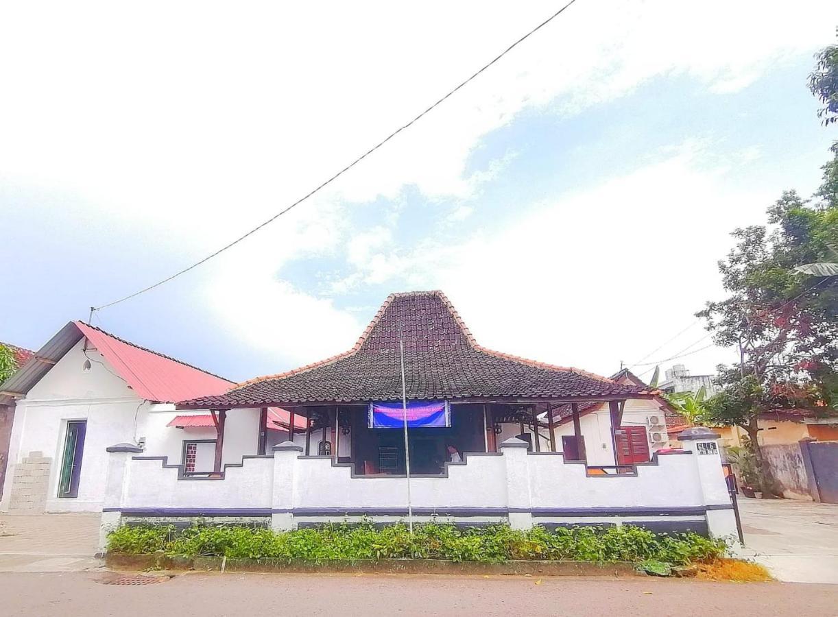 Reddoorz Syariah @ Ndalem Kembang Sore Yogyakarta Ngoại thất bức ảnh