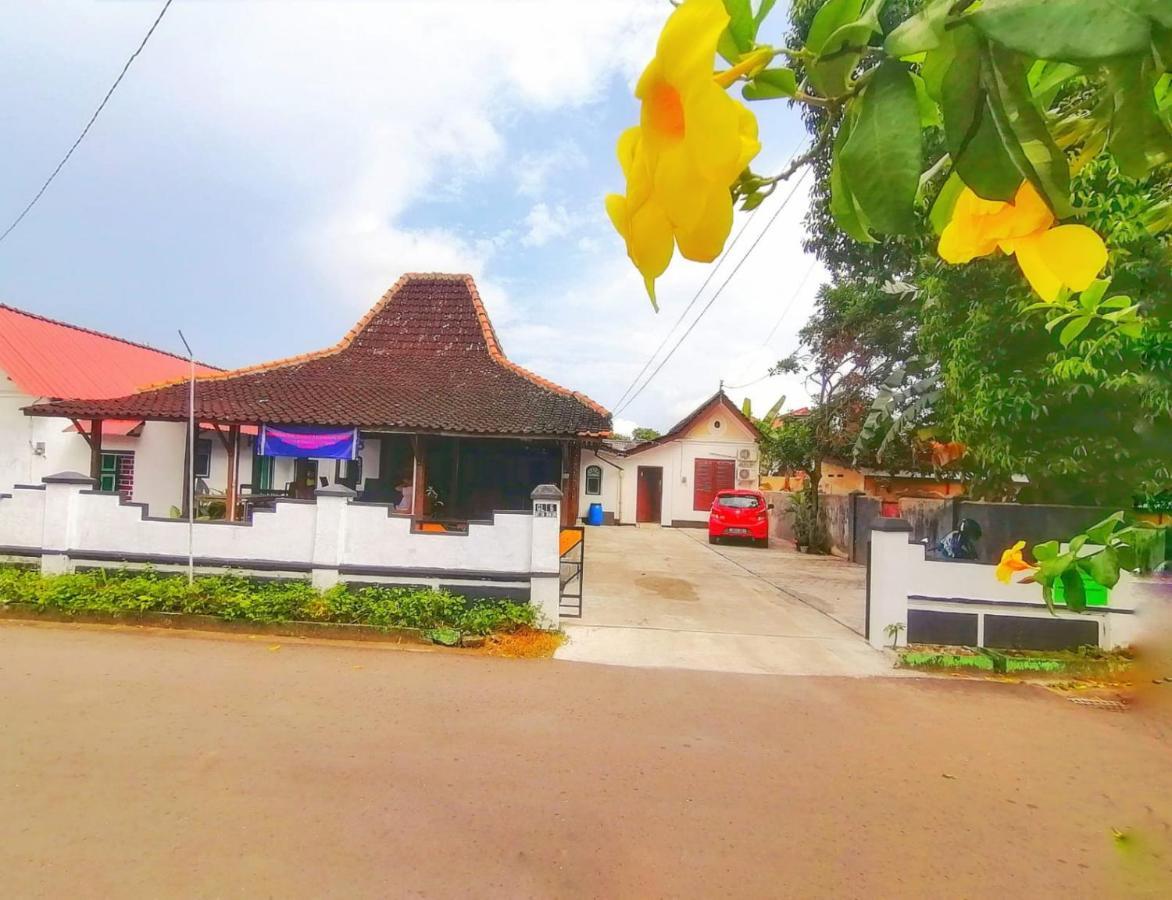 Reddoorz Syariah @ Ndalem Kembang Sore Yogyakarta Ngoại thất bức ảnh