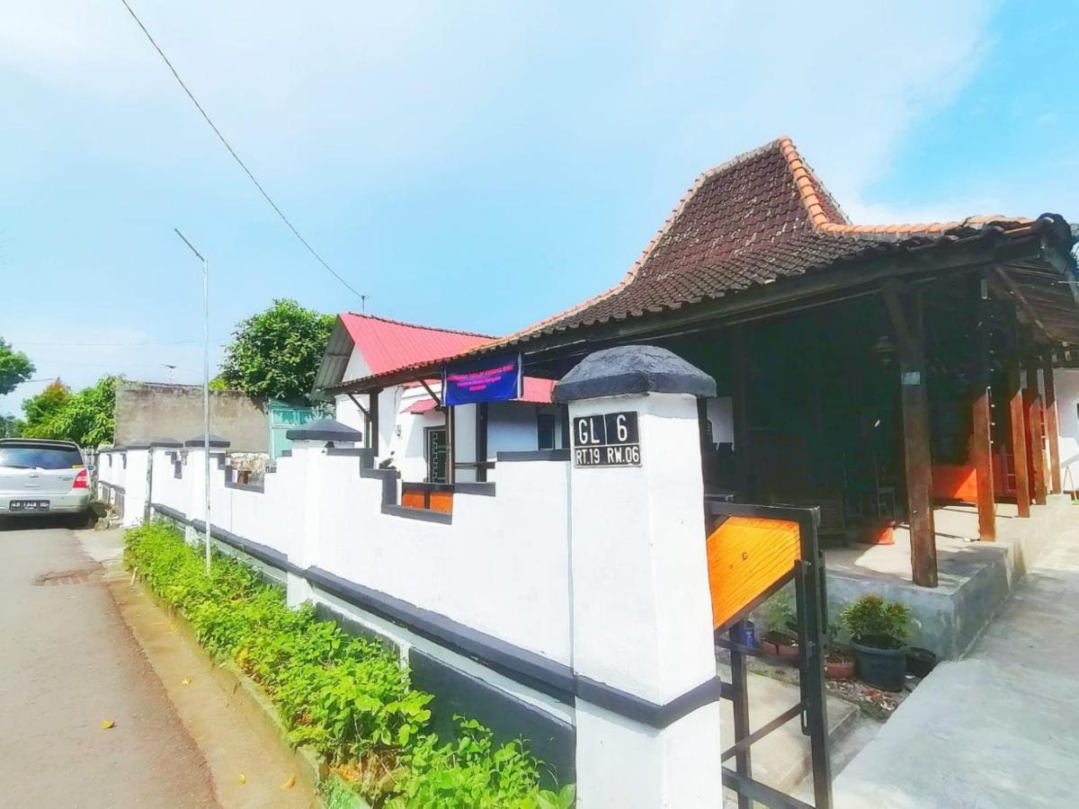 Reddoorz Syariah @ Ndalem Kembang Sore Yogyakarta Ngoại thất bức ảnh