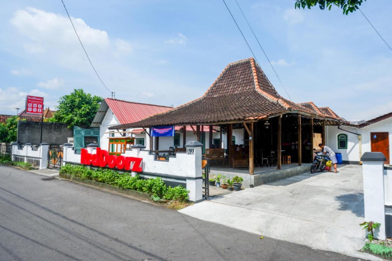 Reddoorz Syariah @ Ndalem Kembang Sore Yogyakarta Ngoại thất bức ảnh