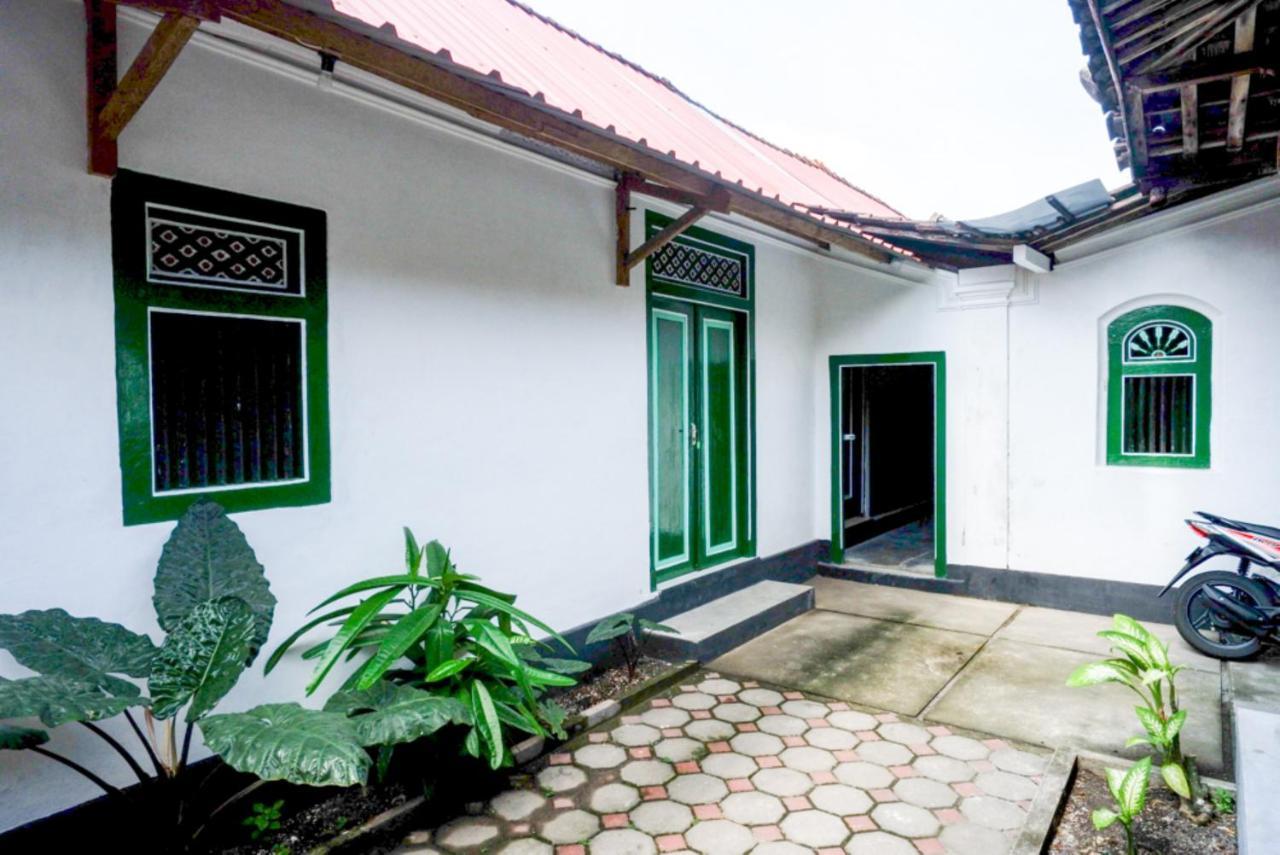 Reddoorz Syariah @ Ndalem Kembang Sore Yogyakarta Ngoại thất bức ảnh